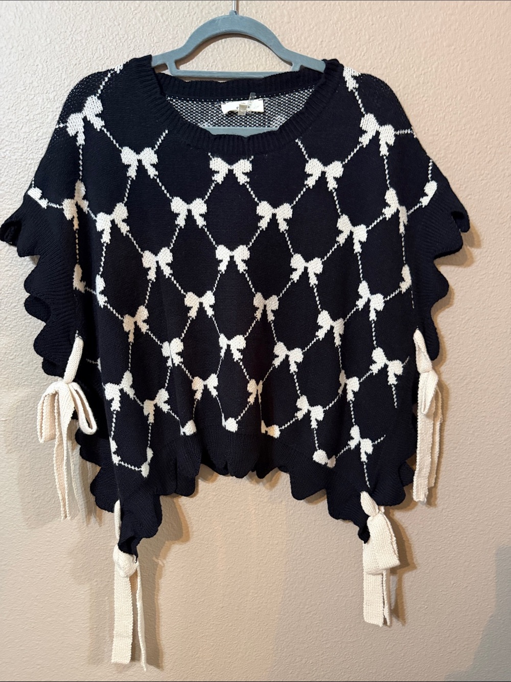 entro Black Sweater with White Bow Intarsia & Ruffle Tie Details